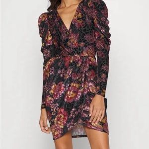 Ted Baker Size: 3, Jayn velvet poof sleeve dress